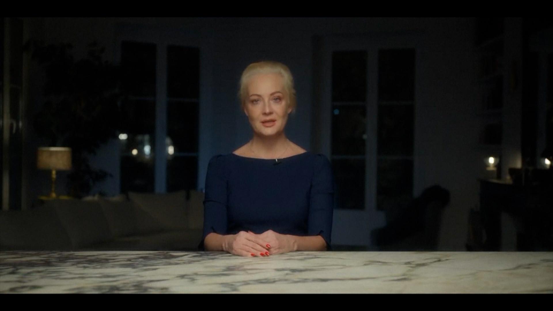 Nach dem Tod von Alexej Nawalny hat seine Frau bekräftigt das Vermächtnis des Kremlkritikers fortführen zu wollen. In einer Videobotschaft rief sie dazu auf sie darin zu unterstützen und weiter für ein freies Russland zu kämpfen.