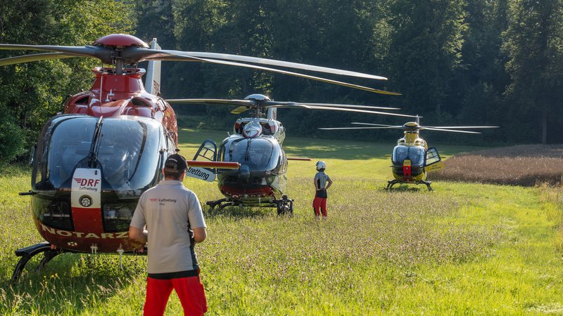 Nach einer Fahrt in einem überhitzten Bus durch Oberfranken sind fünf Jugendliche aus einer Pfadfindergruppe mit Verdacht auf schweren Hitzschlag ins Krankenhaus gebracht worden. | Bild: News5/Merzbach Nach einer Fahrt in einem überhitzten Bus durch Oberfranken sind fünf Jugendliche aus einer Pfadfindergruppe mit Verdacht auf schweren Hitzschlag ins Krankenhaus gebracht worden.