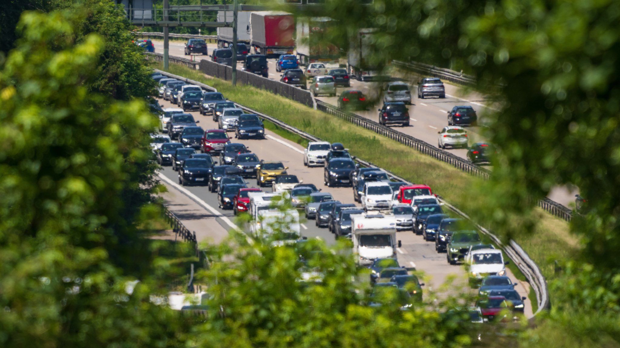 Fronleichnam: ADAC stimmt Autofahrer auf Stau-Wochenende ein