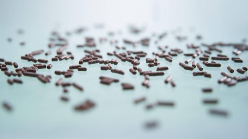 Schokoladenstreusel. | Bild: picture alliance / imageBROKER | Reinhard Rohner Schokoladenstreusel.