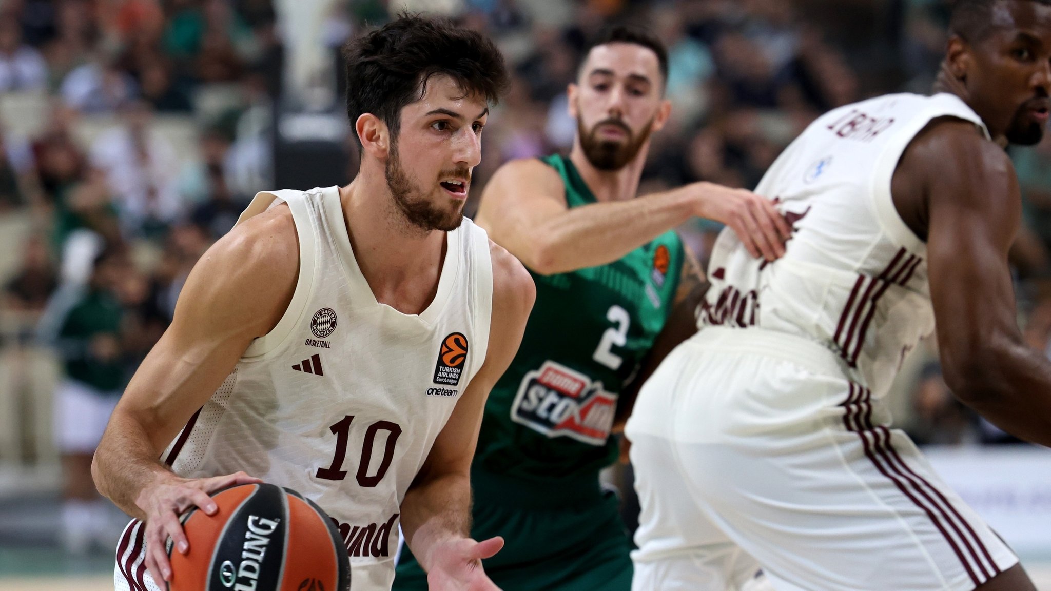 Leandro Bolmaro beim Euroleague-Spiel des FC Bayern bei Panathinaikos Athen