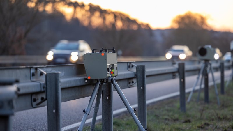 Im Rahmen des diesjährigen sogenannten Blitzermarathons werden Geschwindigkeitskontrollen durchgeführt. | Bild: picture alliance/dpa | Christian Lademann Im Rahmen des diesjährigen sogenannten Blitzermarathons werden Geschwindigkeitskontrollen durchgeführt.