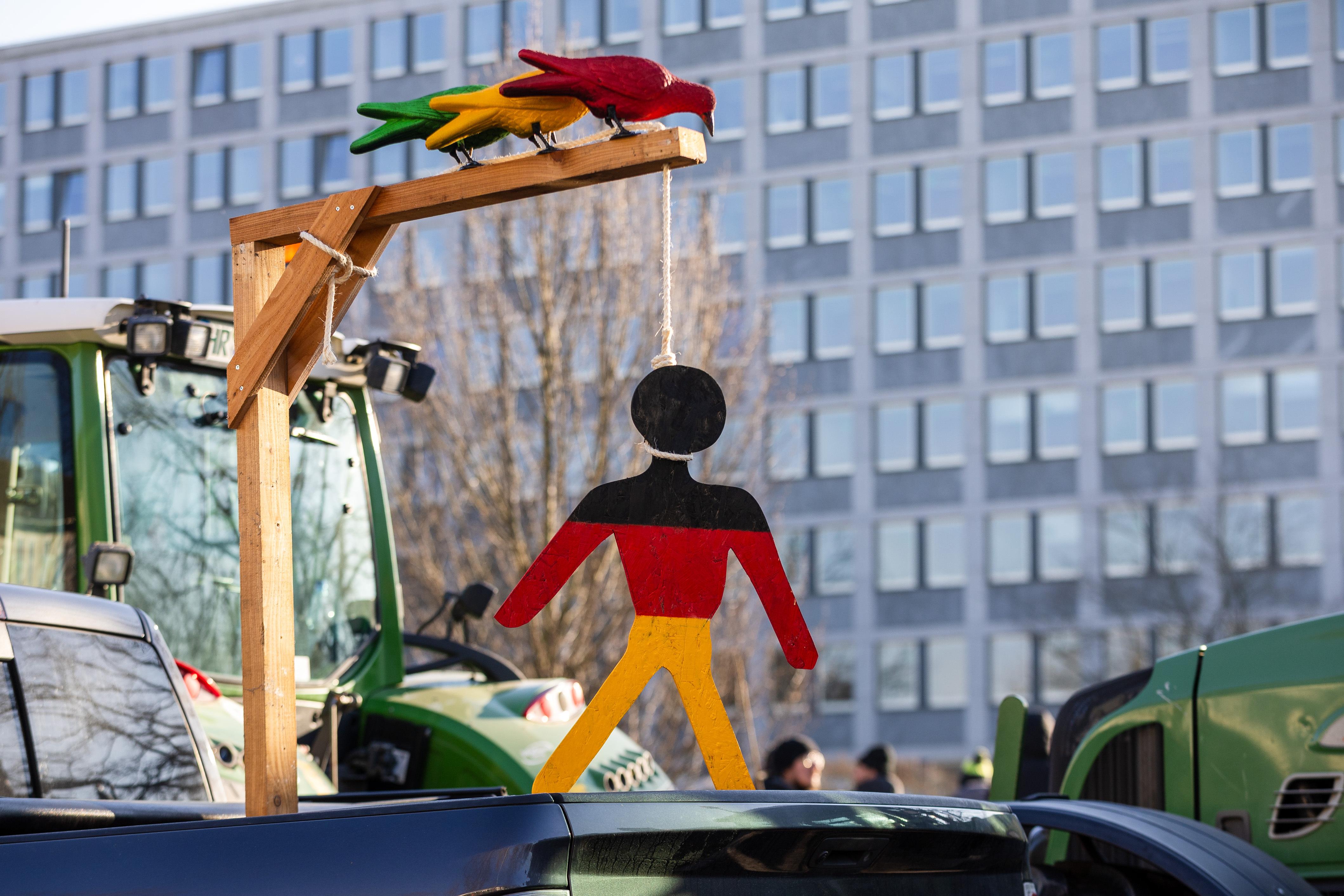 Ein Galgen auf den Bauernprotesten in Kassel