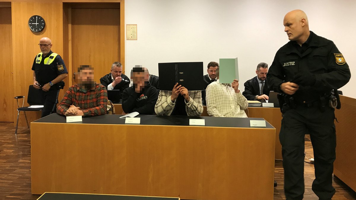 Böller-Prozess in Augsburg: Alle Angeklagten räumen die Tat ein