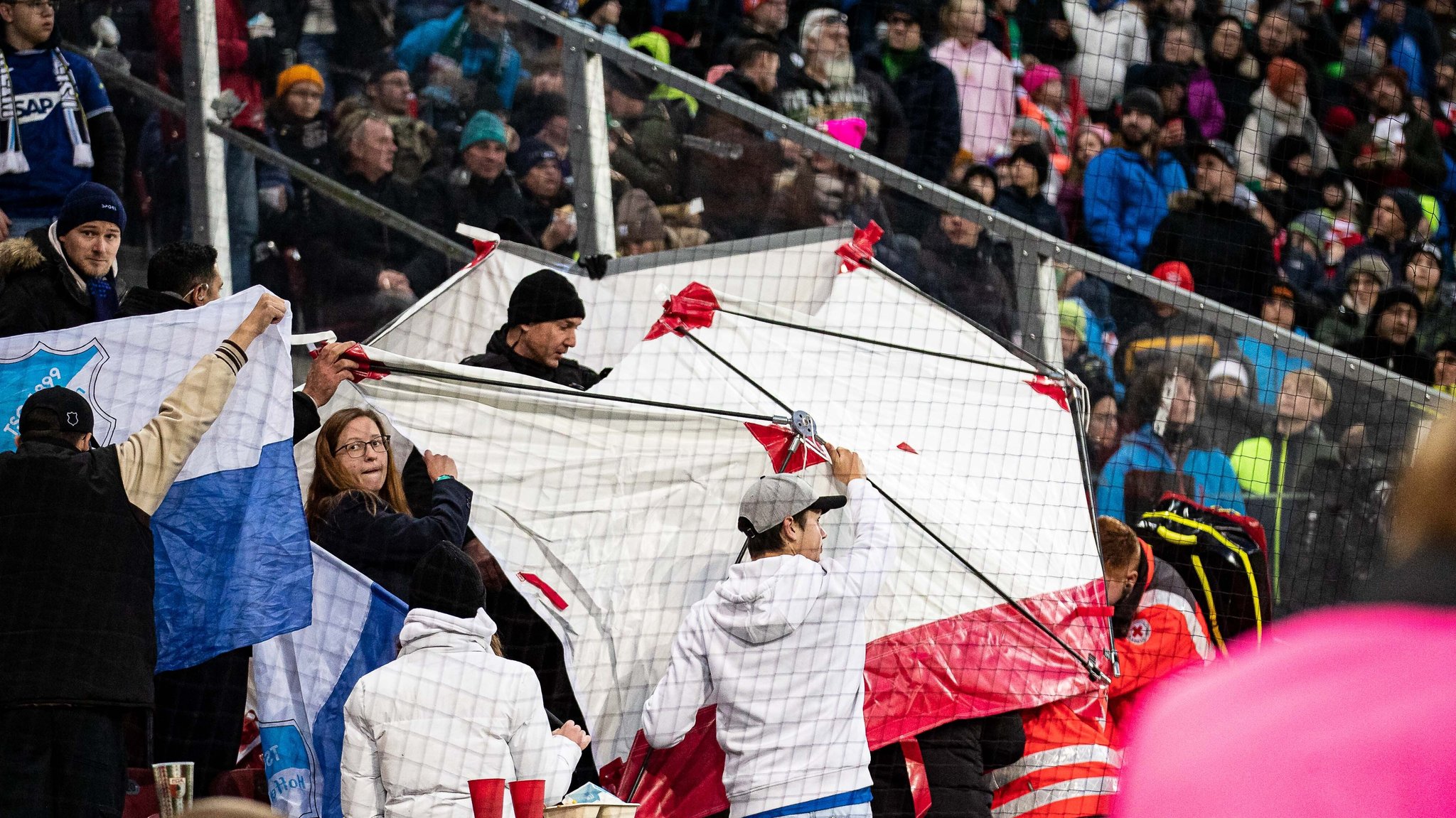 Böller-Angst im Stadion: Gefahr für die Kleinsten?