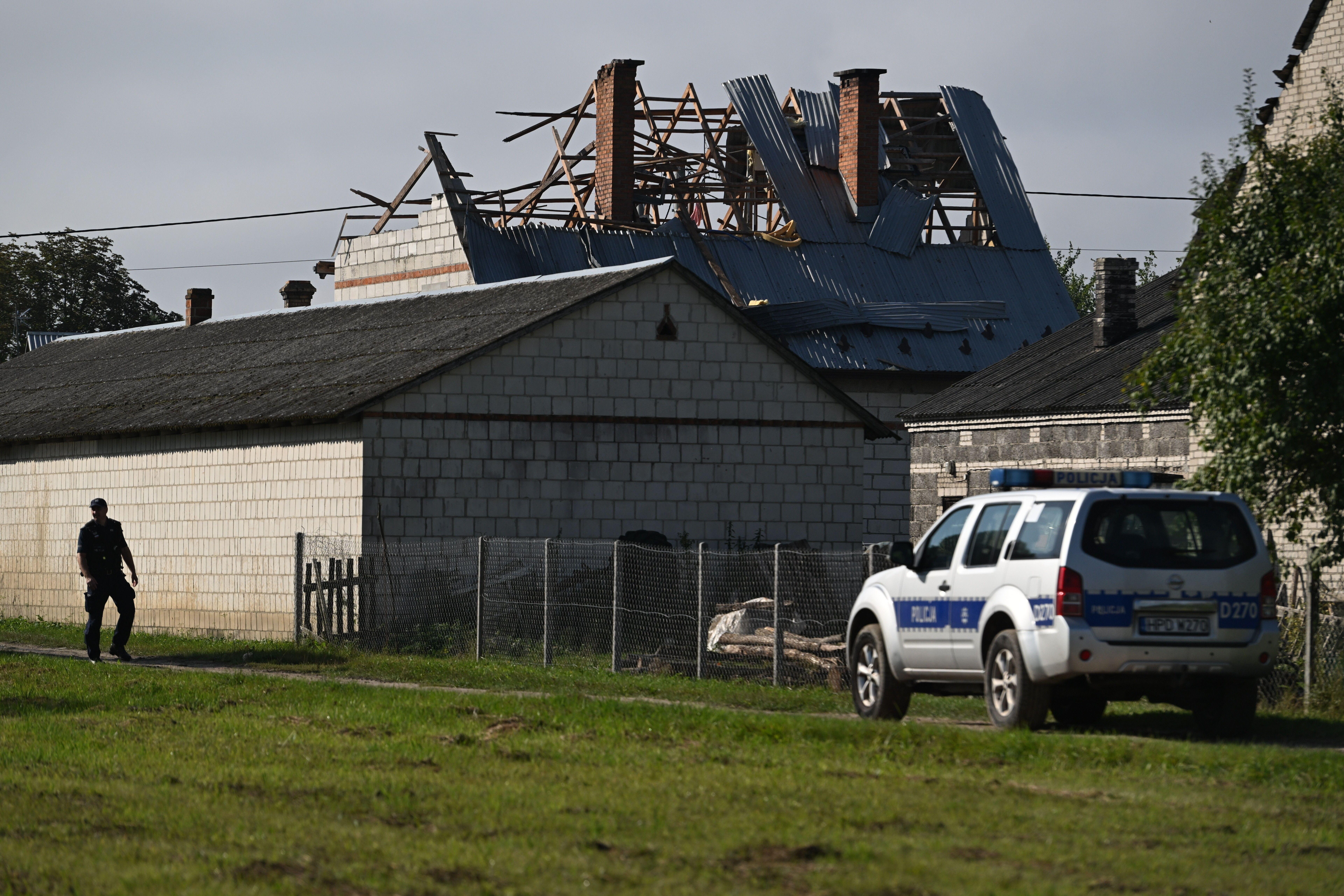 Das von einer russischen Drohne zerstörte Dach eines Wohngebäudes in Wyryki, Ostpolen. 