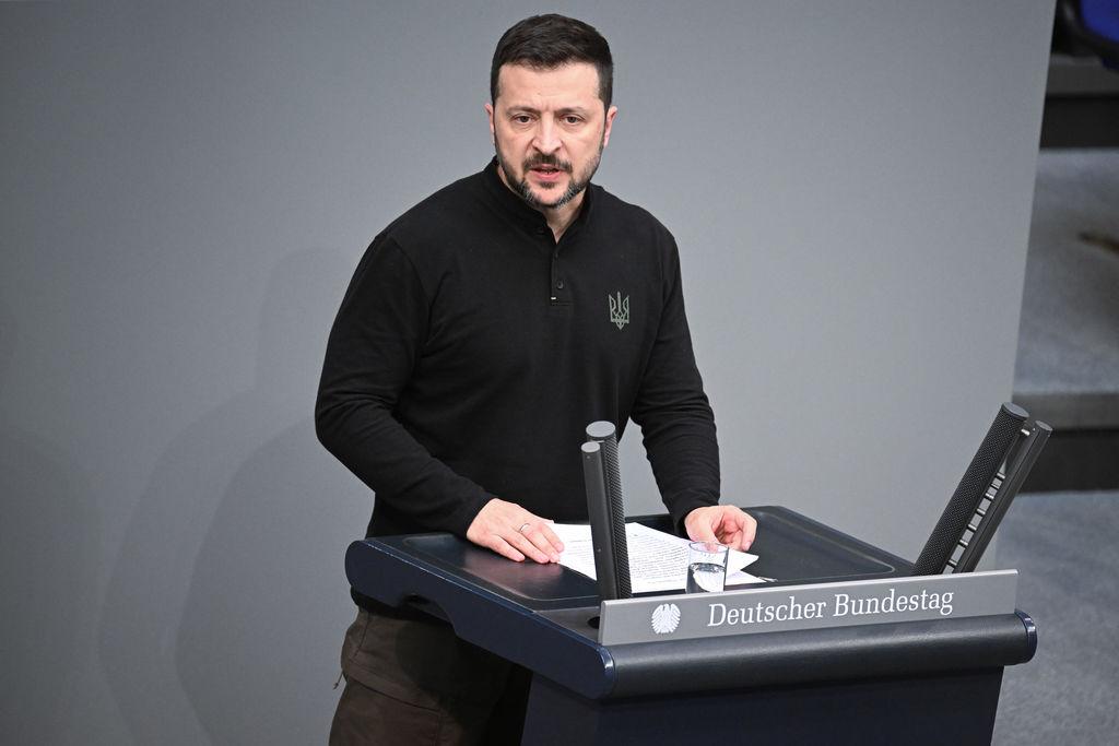 Wolodymyr Selenskyj, Präsident der Ukraine, hält im Deutschen Bundestag eine Rede. 