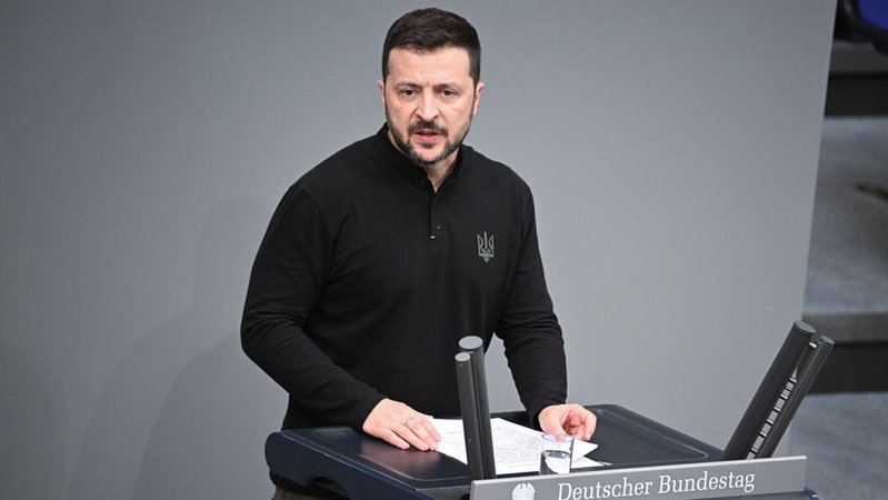 Wolodymyr Selenskyj, Präsident der Ukraine, hält im Deutschen Bundestag eine Rede. | Bild: dpa-Bildfunk/Bernd von Jutrczenka Wolodymyr Selenskyj, Präsident der Ukraine, hält im Deutschen Bundestag eine Rede.