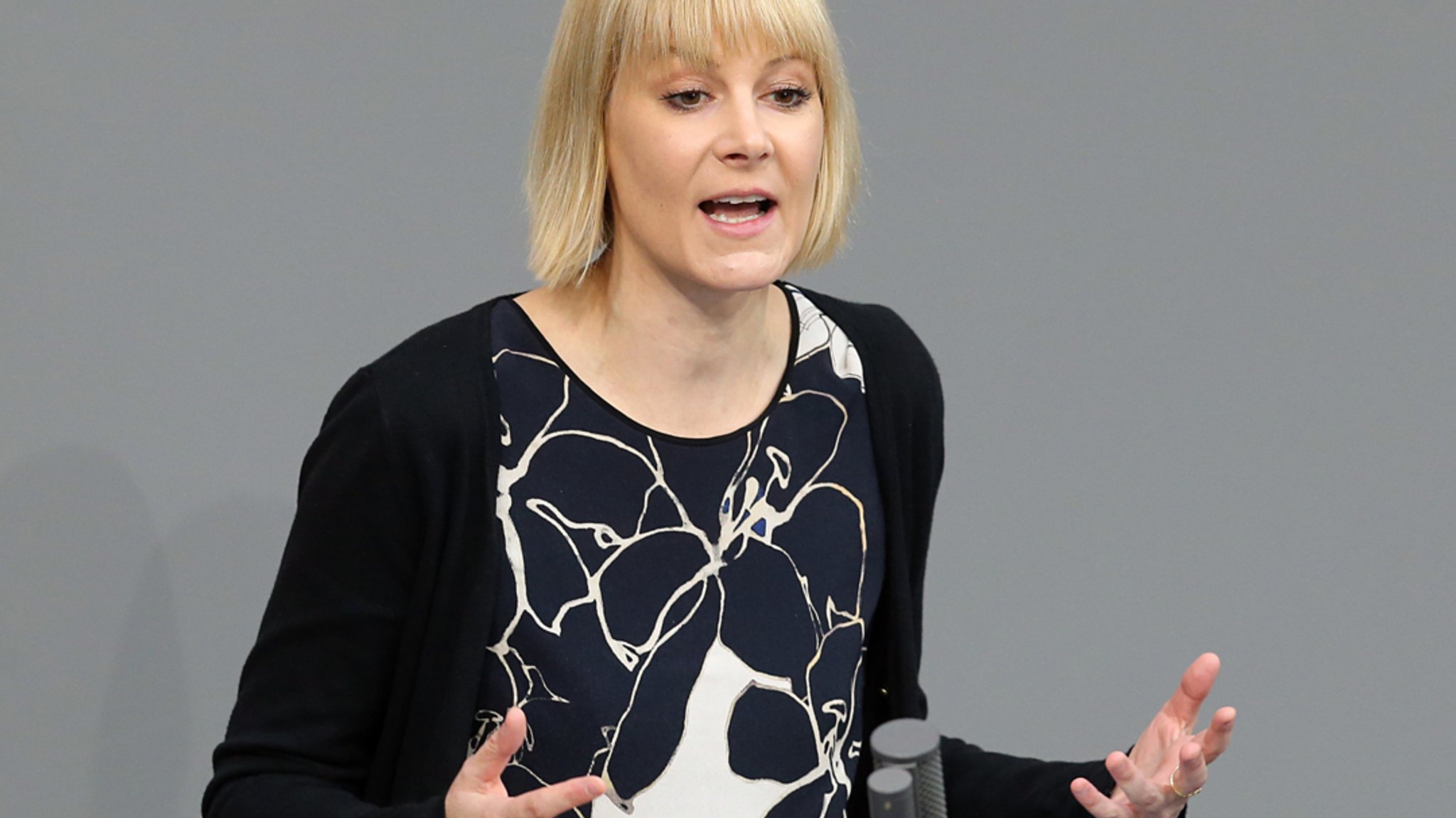 Nicole Gohlke (Die Linke), spricht im Deutschen Bundestag.