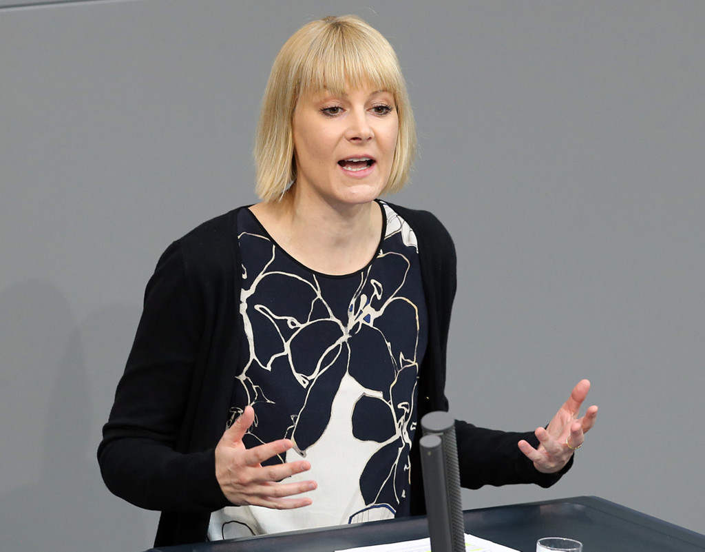Nicole Gohlke (Die Linke), spricht im Deutschen Bundestag.