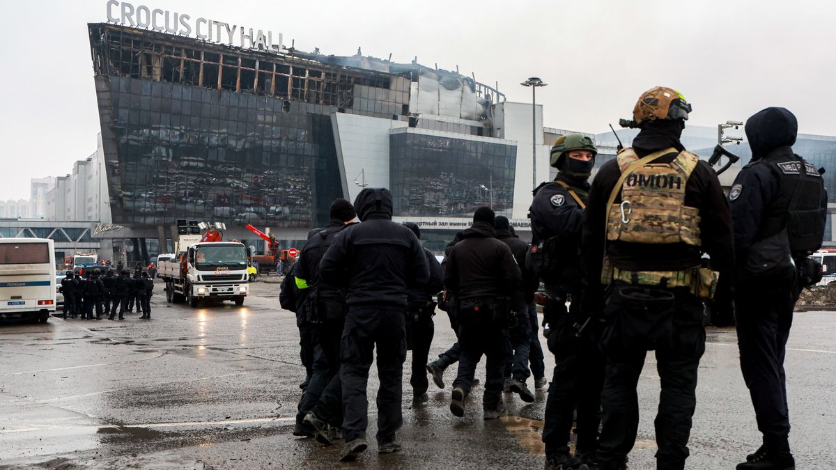 Moskau: Festnahmen nach Anschlag - Zahl der Toten steigt auf 133