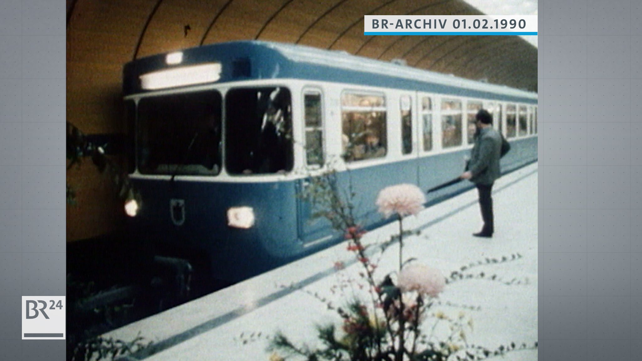 U-Bahn beim Einfahren am Marienplatz in München