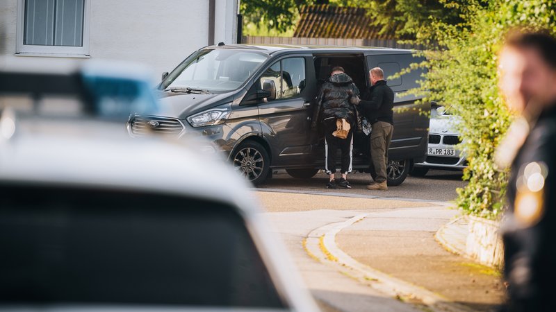 Polizeibeamte am Einsatzort. | Bild: News5 Polizeibeamte am Einsatzort.