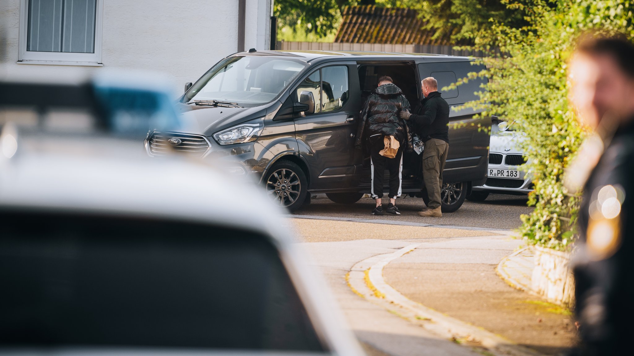 Polizeibeamte am Einsatzort.