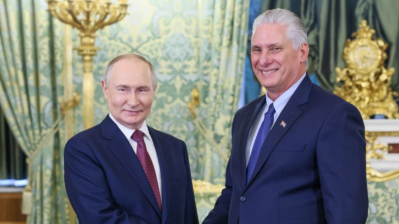 (Archivbild) Wladimir Putin mit dem kubanischen Präsidenten Miguel Diaz-Canel bei einer Begegnung am 7. Mai 2025 im Kreml | Bild: Mikhail Metzel/Picture Alliance (Archivbild) Wladimir Putin mit dem kubanischen Präsidenten Miguel Diaz-Canel bei einer Begegnung am 7. Mai 2025 im Kreml