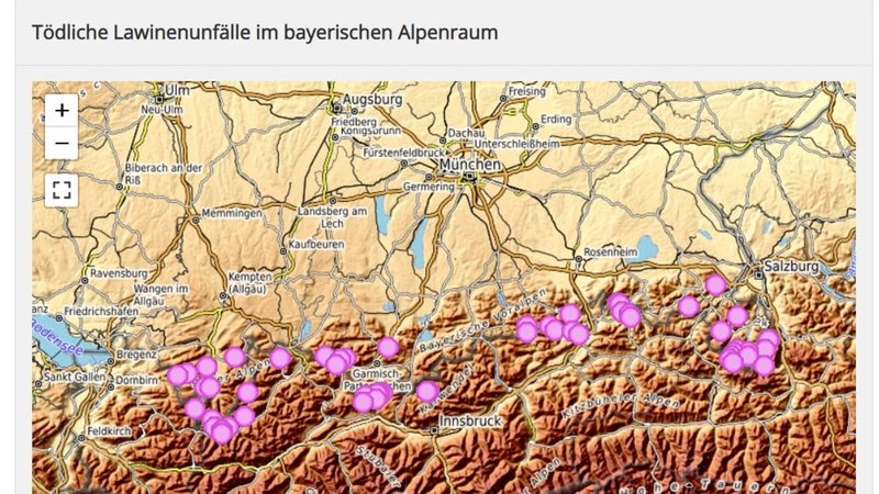Eine Landkarte mit rosa Punkten zeigt die Unglücksorte von Lawinenopfern in Bayern
