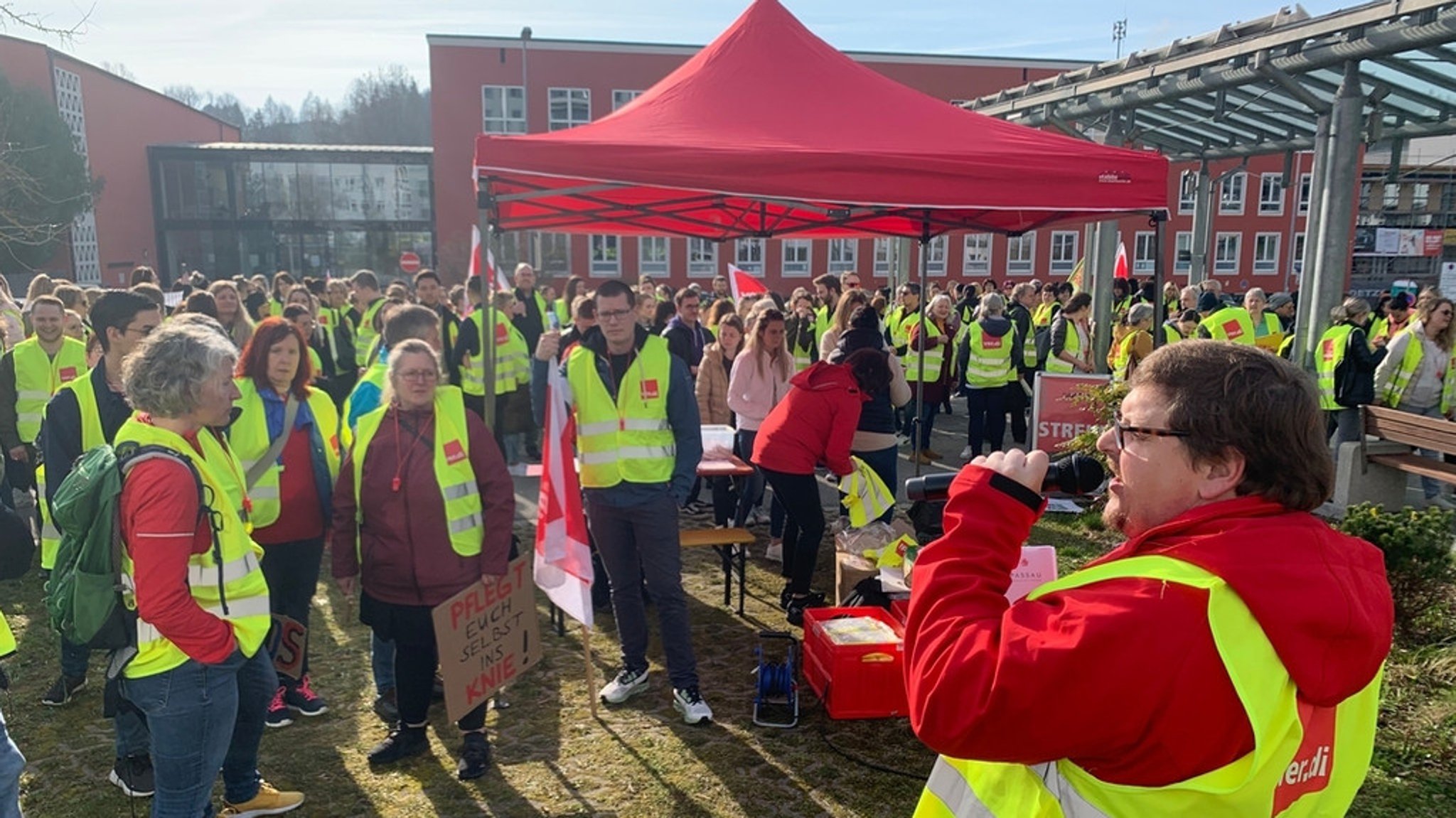 Streikkundgebung der Gewerkschaft Verdi in Passau