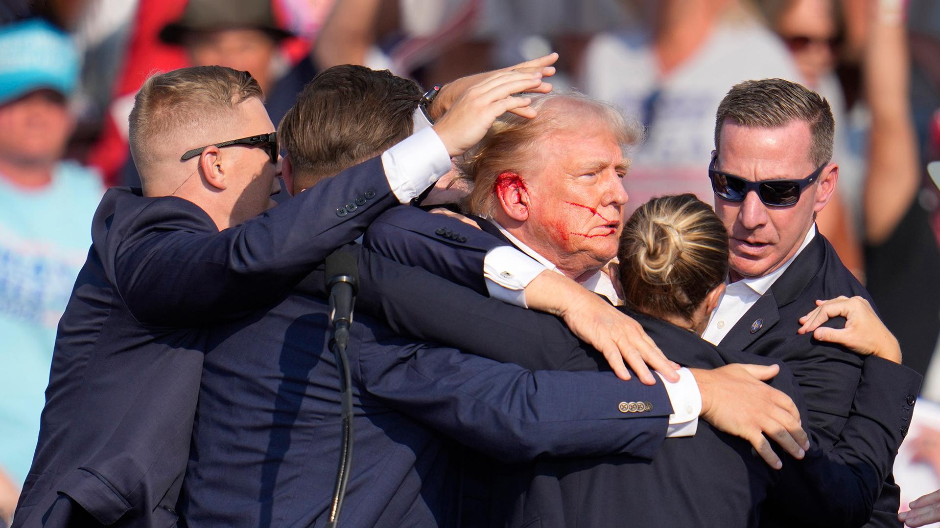 Ein Attentat auf den Präsidentschafts-Kandidaten der Republikaner erschüttert den Wahlkampf in den USA. 