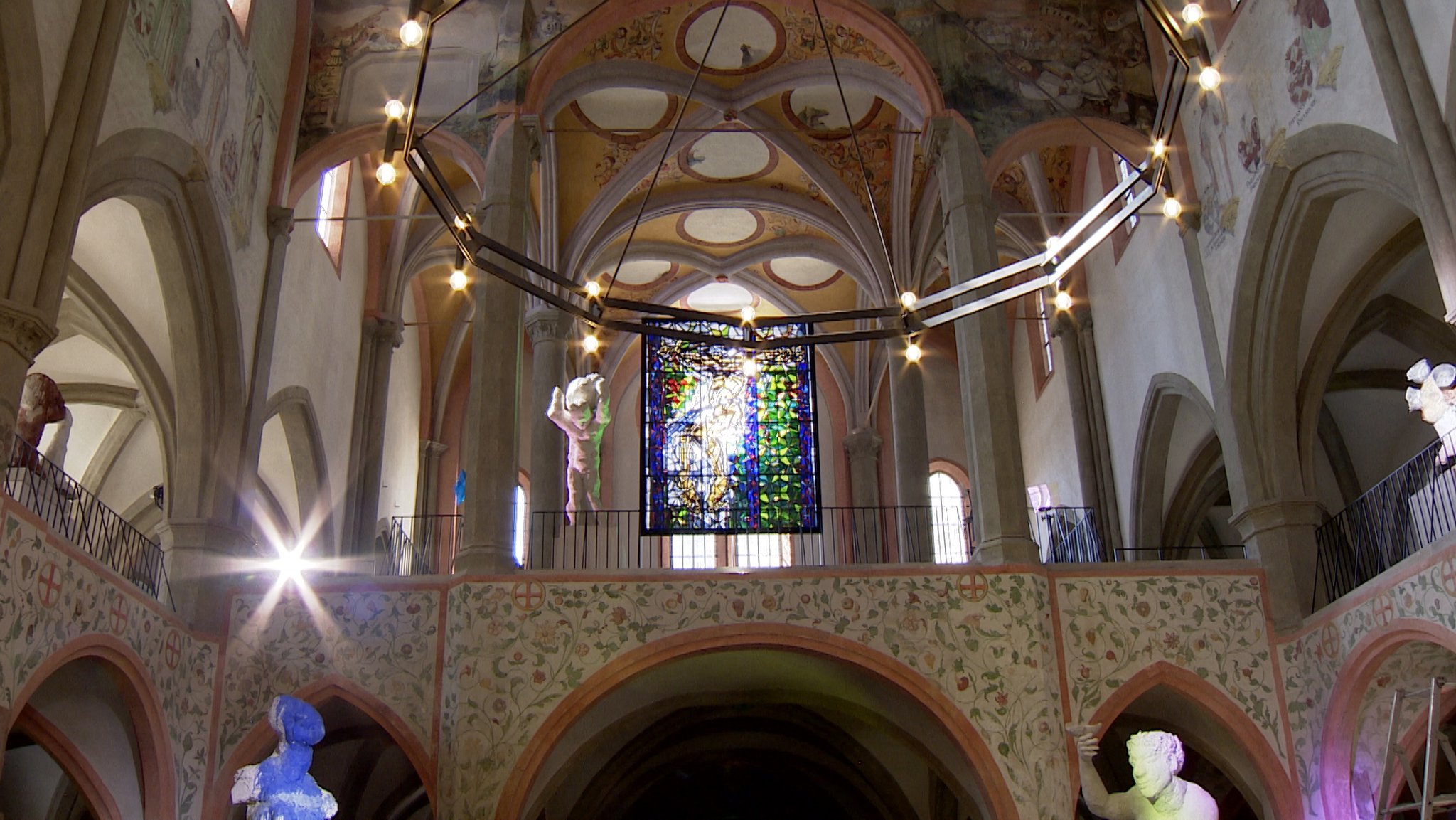 "Der göttliche Funke II": Markus Lüpertz stellt im Regensburger Diözesanmuseum St. Ulrich Glaskunst und Gips-Plastiken aus.