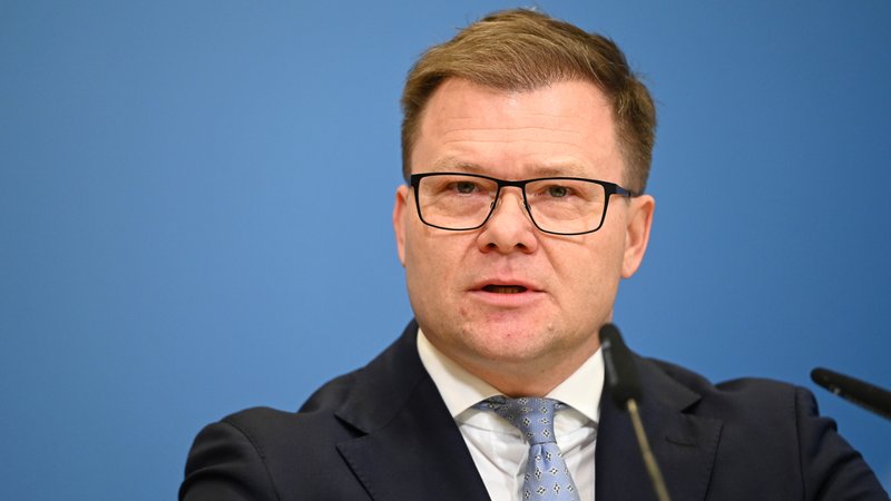 Archivbild: Bundesumweltminister Carsten Schneider (SPD) | Bild: picture alliance/dpa | Elisa Schu Archivbild: Bundesumweltminister Carsten Schneider (SPD)