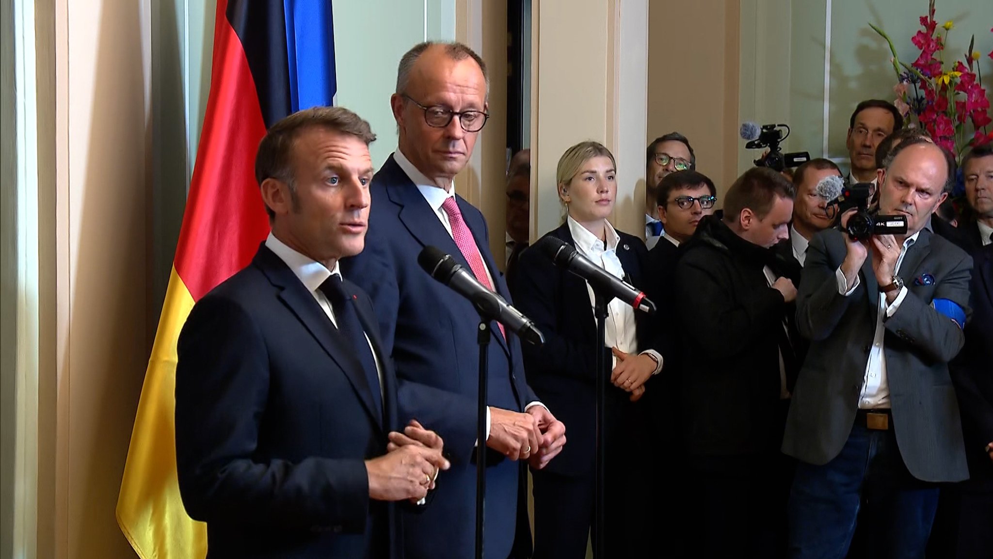 Kanzler Merz gemeinsam mit  Frankreichs Präsident Macron. 