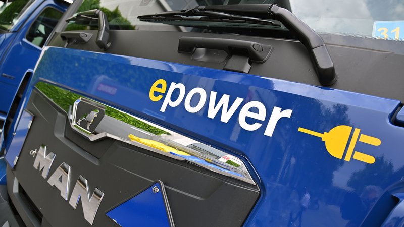 Elektro-Lastwagenfront von MAN. | Bild: picture alliance / SVEN SIMON Elektro-Lastwagenfront von MAN.