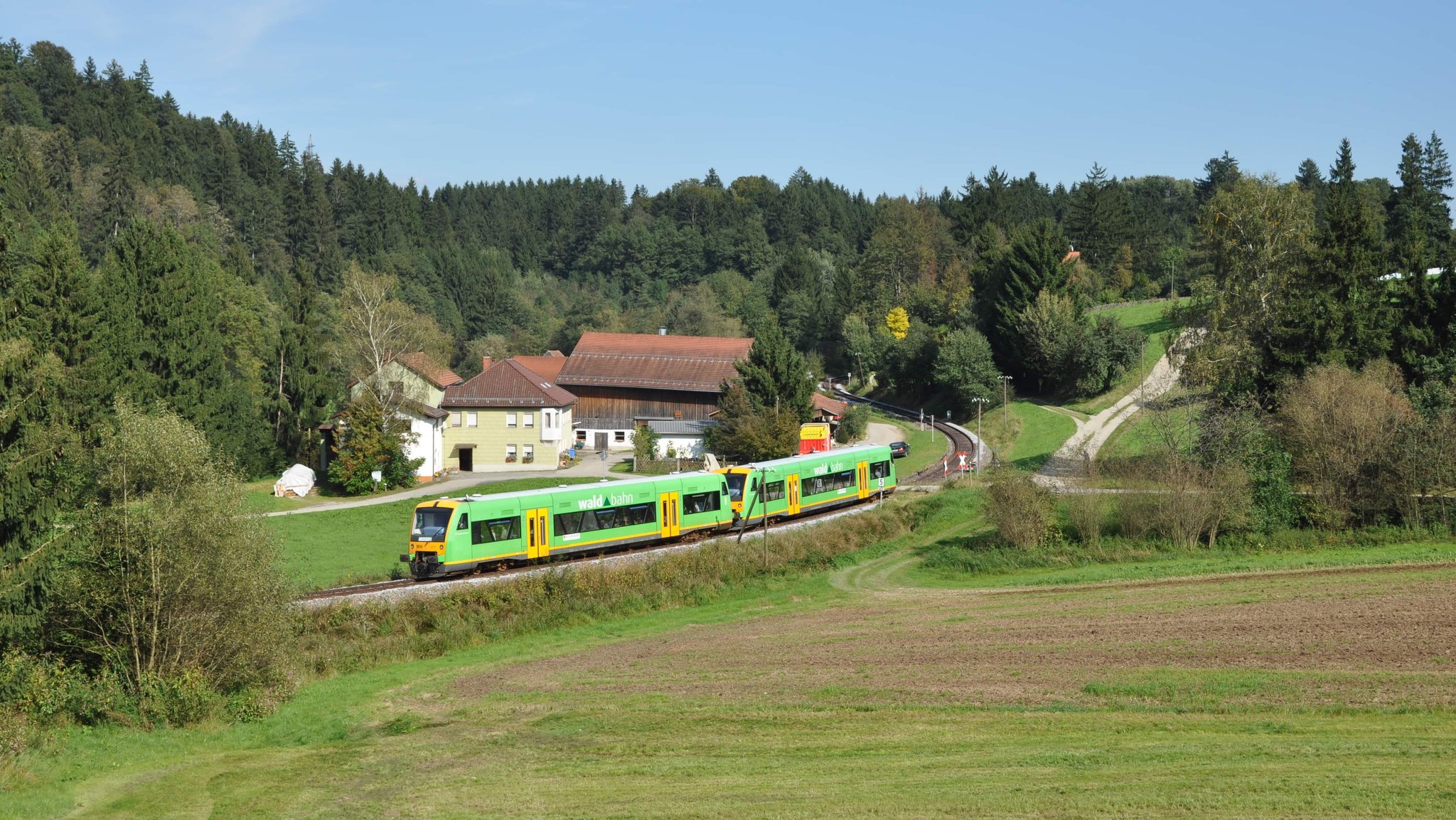 Die Ilztalbahn am Haltepunkt Neuhausmühle 