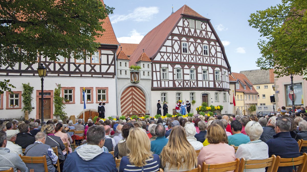 Jeweils über 300 Zuschauer kommen zu den Aufführungen der "Schutzfrau von Münnerstadt" auf den Anger in der historischen Altstadt.