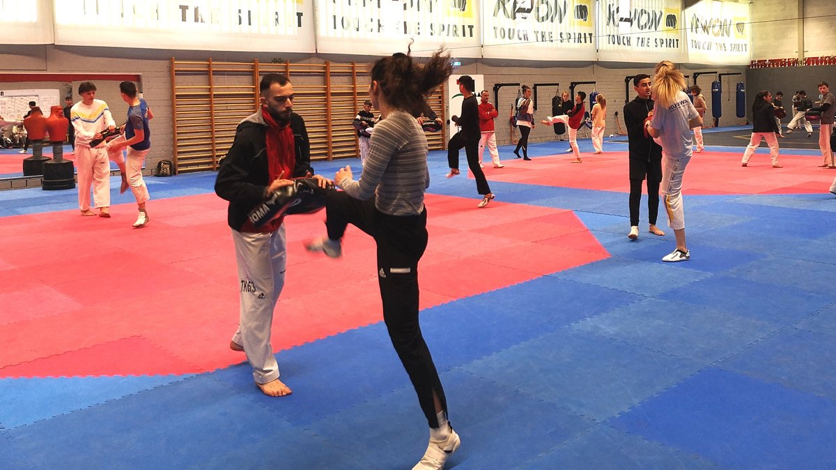 Bayerische und ukrainische Nachwuchsprofis trainieren jetzt gemeinsam Taekwondo in Dachau.