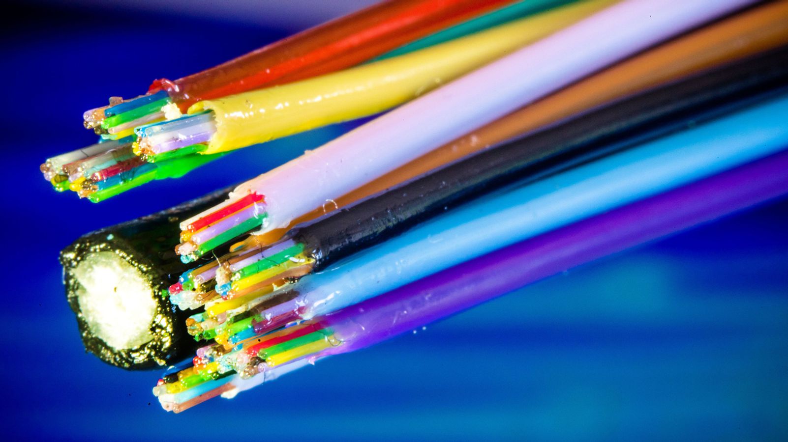 Warum Der Glasfaser Ausbau In Deutschland Nur Zah Vorangeht Br24