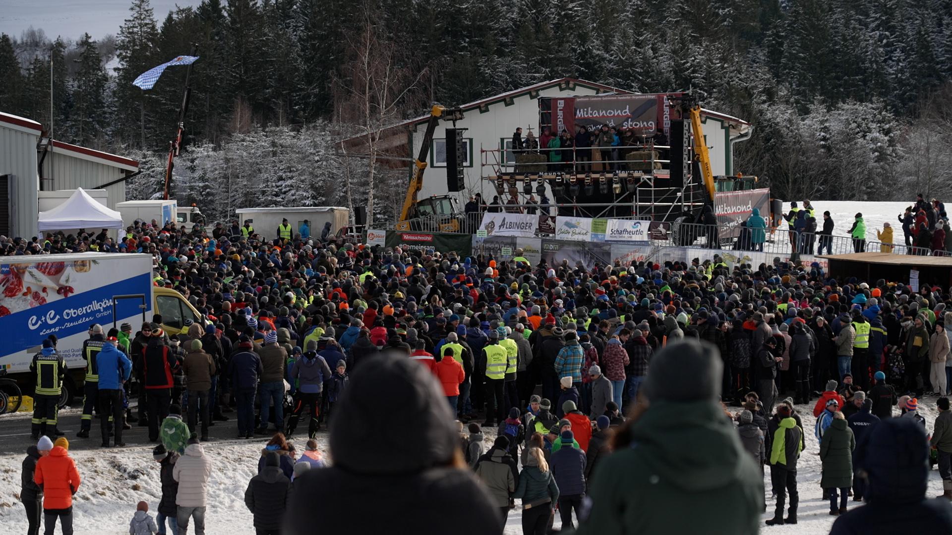 Die Polizei schätzt die Teilnehmerzahl an der Kundgebung in Burgberg auf rund 3000. 
