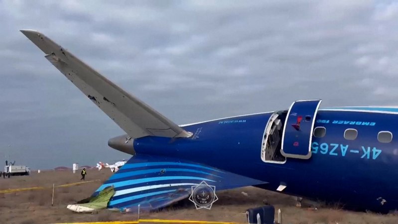 Trauertag in Aserbaidschan: In Gedenken an die 38 Toten des Flugzeugabsturzes wurde heute Mittag im ganzen Land eine Schweigeminute abgehalten. | Bild: Bayerischer Rundfunk 2024 Trauertag in Aserbaidschan: In Gedenken an die 38 Toten des Flugzeugabsturzes wurde heute Mittag im ganzen Land eine Schweigeminute abgehalten.