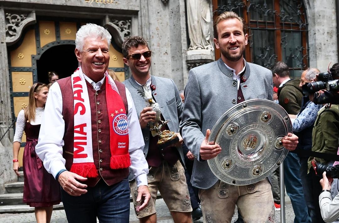 Münchens Oberbürgermeister Dieter Reiter bei der Meisterfeier des FC Bayern im Mai´25 am Rathaus.