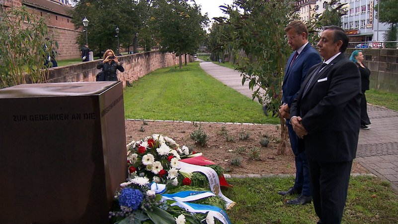 Genau heute vor 90 Jahren bejubelten die Nazis in Nürnberg enthusiastisch ein neues Regelwerk, das mit millionenfachem Mord endete: Die Rassegesetze wurden verkündet. | Bild: Bayerischer Rundfunk 2025 Genau heute vor 90 Jahren bejubelten die Nazis in Nürnberg enthusiastisch ein neues Regelwerk, das mit millionenfachem Mord endete: Die Rassegesetze wurden verkündet.