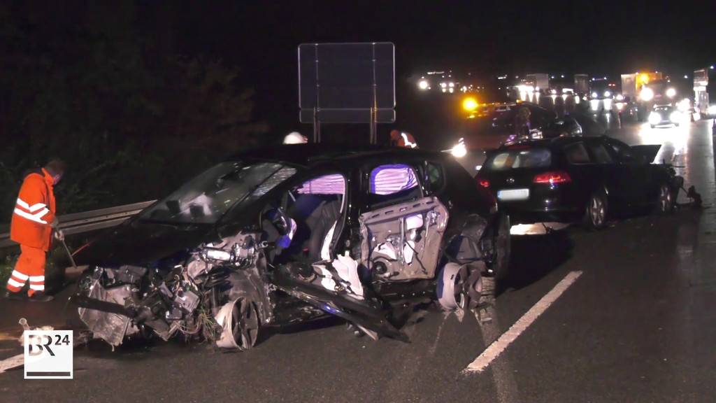 Massenkarambolage auf der A9 zwischen Pegnitz und Trockau BR24