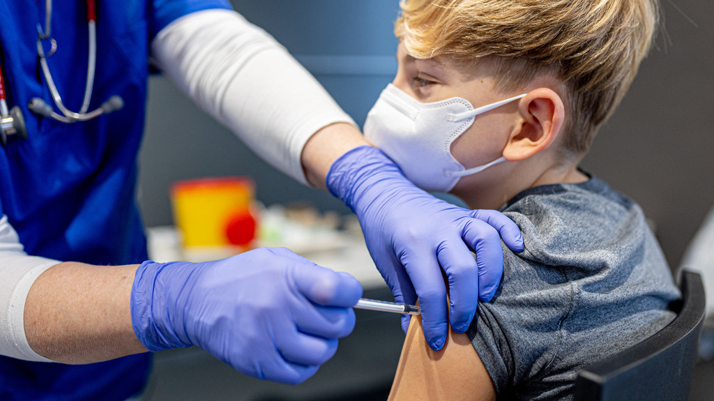 Od prosinca (decembra) smiju i djeca u dobi od 5 do 11 godina primiti cjepivo protiv covida-19.