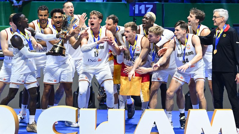Die deutschen Basketball-Weltmeister 2023 | Bild: picture-alliance/dpa Die deutschen Basketball-Weltmeister 2023