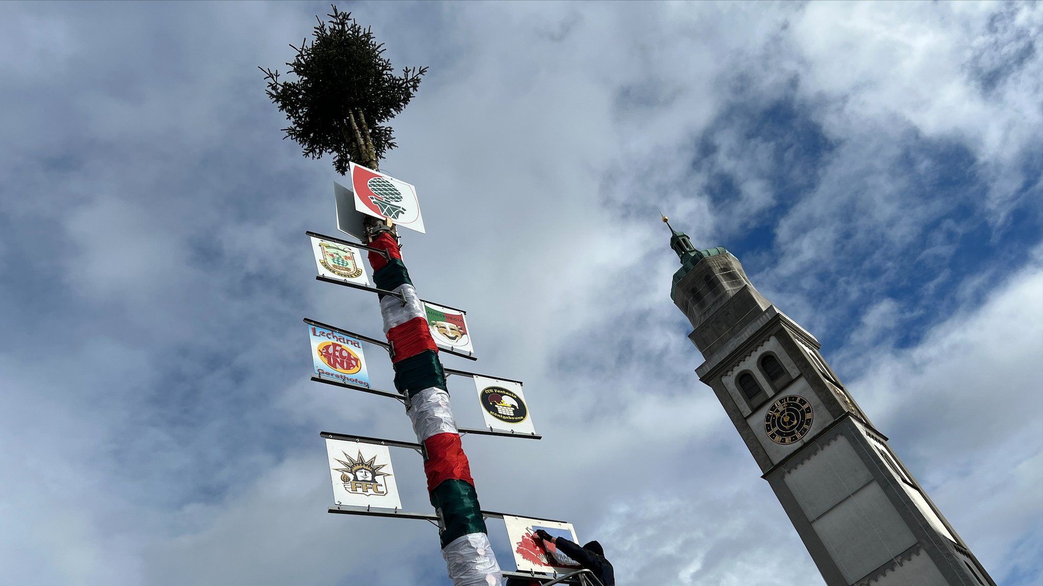 Der Narrenbaum am Augsburger Rathausplatz