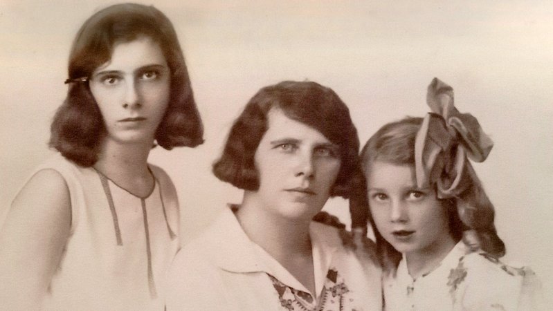 (Archivbild) Nina Einstein Mazetti mit ihren Töchtern Luce und Cici | Bild: Anna Maria Boldrini (Archivbild) Nina Einstein Mazetti mit ihren Töchtern Luce und Cici