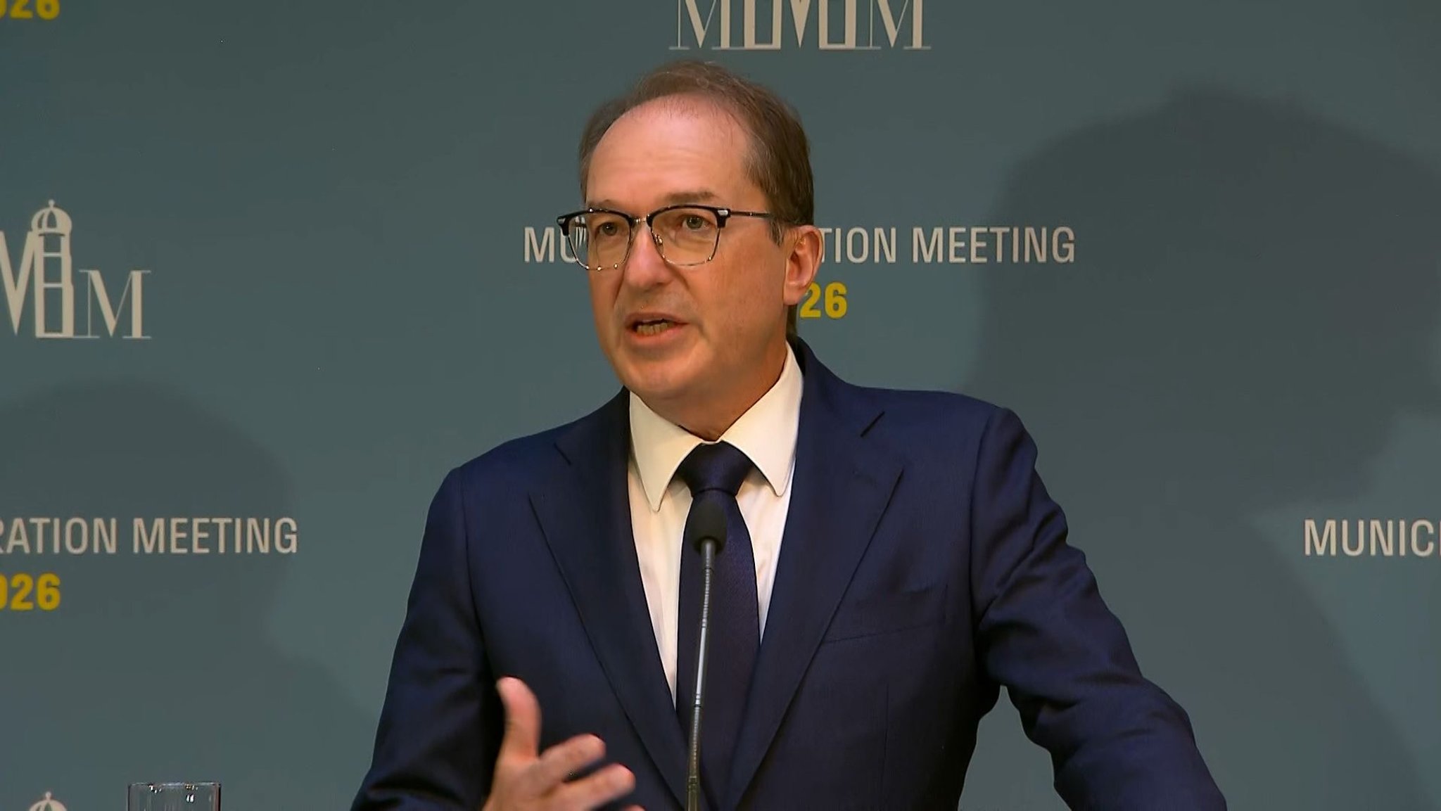 Bundesinnenminister Alexander Dobrindt hält eine Rede. | Bild: Bayerischer Rundfunk 2026 Bundesinnenminister Alexander Dobrindt hält eine Rede.