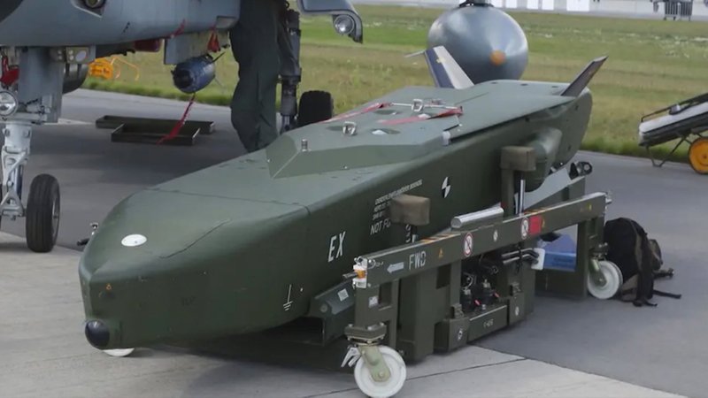 Die Ukraine hatte das Waffensystem im vergangenen Mai angefragt, Kanzler Scholz will es bislang aber nicht liefern. Jetzt wird eine Alternative diskutiert: Großbritannien hat offenbar einen Ringtausch vorgeschlagen. | Bild: Bayerischer Rundfunk 2024 Die Ukraine hatte das Waffensystem im vergangenen Mai angefragt, Kanzler Scholz will es bislang aber nicht liefern. Jetzt wird eine Alternative diskutiert: Großbritannien hat offenbar einen Ringtausch vorgeschlagen.