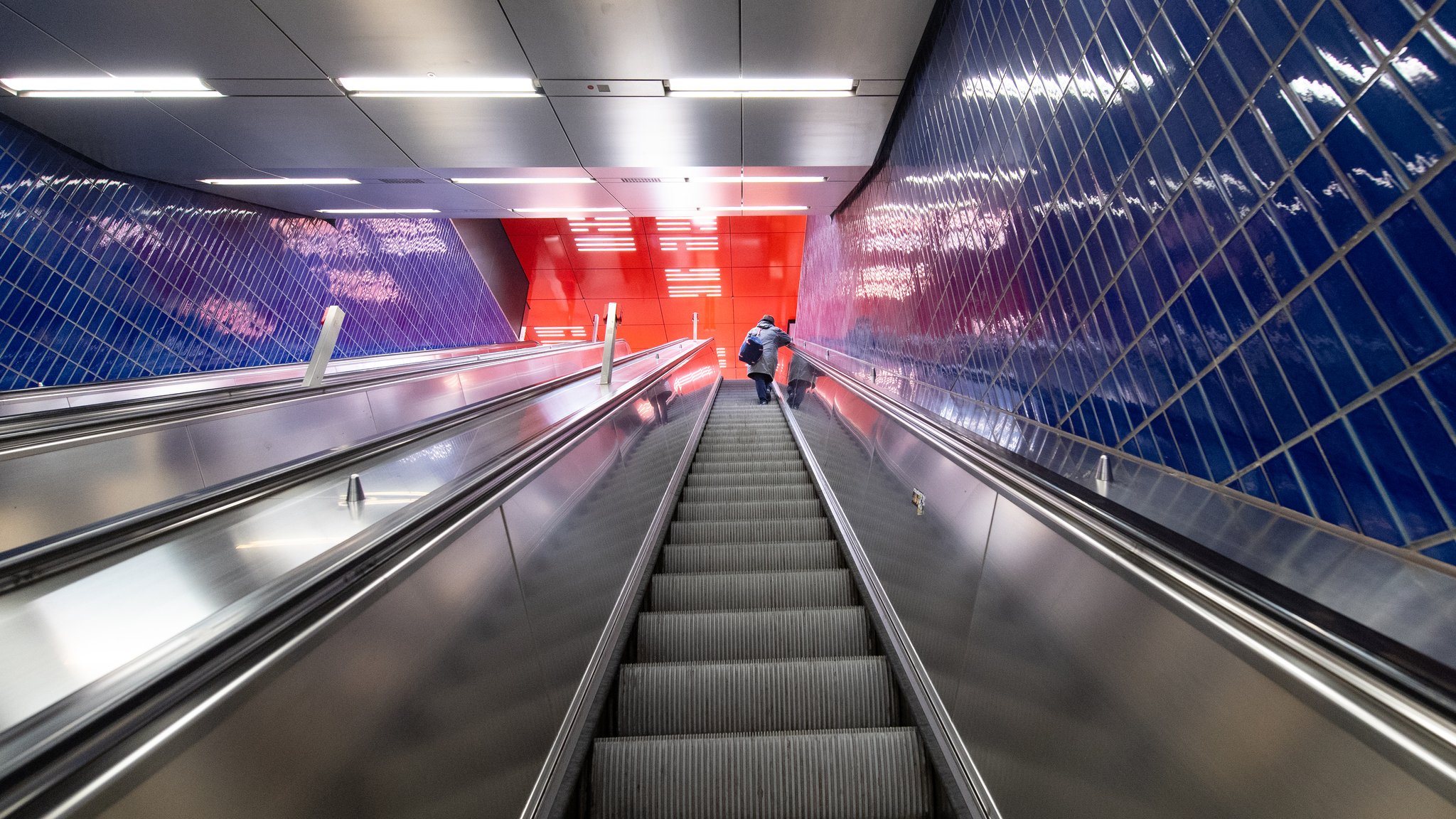 Frau stürzt von Rolltreppe: Ermittlung wegen fahrlässiger Tötung