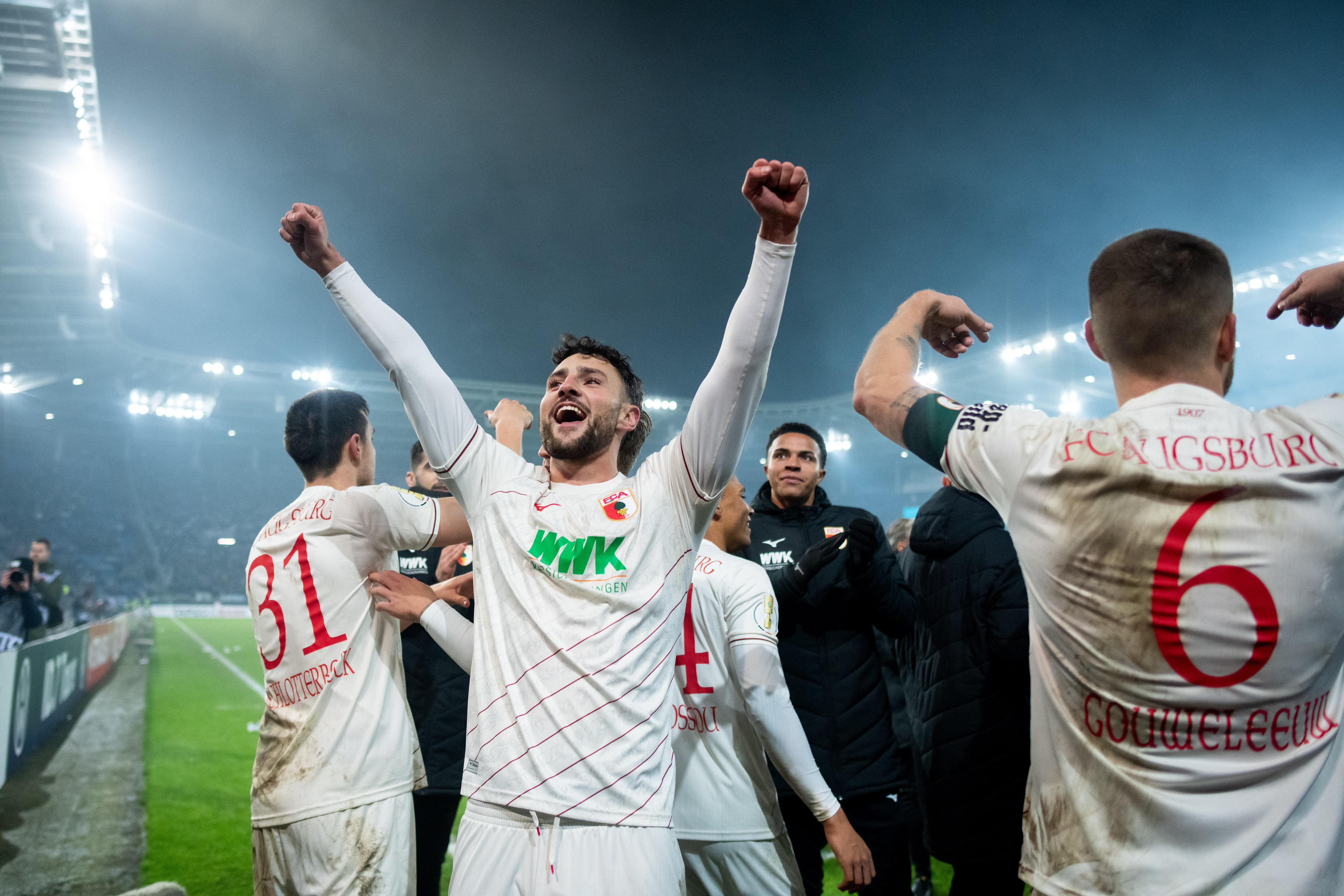 Maximilian Bauer jubelt vor der richtigen Kurve