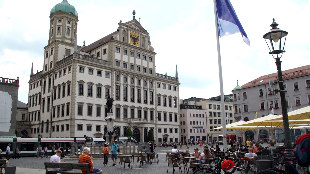 Der Rathausplatz und das Rathaus von Augsburg