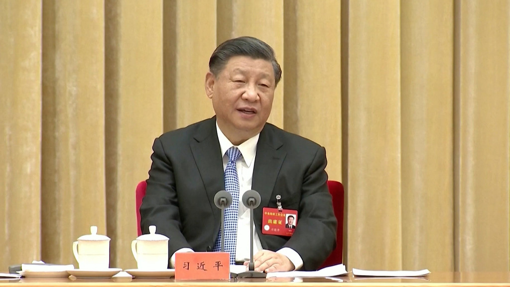 Die chinesischen Behörden sollen nach dem Willen von Staatschef Xi Jinping die Bevölkerung wirksamer vor dem Virus schützen. | Bild: BR Die chinesischen Behörden sollen nach dem Willen von Staatschef Xi Jinping die Bevölkerung wirksamer vor dem Virus schützen.