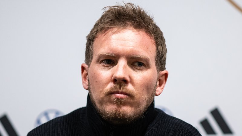 Bundestrainer Julian Nagelsmann und Antonio Rüdiger | Bild: picture-alliance/dpa Bundestrainer Julian Nagelsmann und Antonio Rüdiger