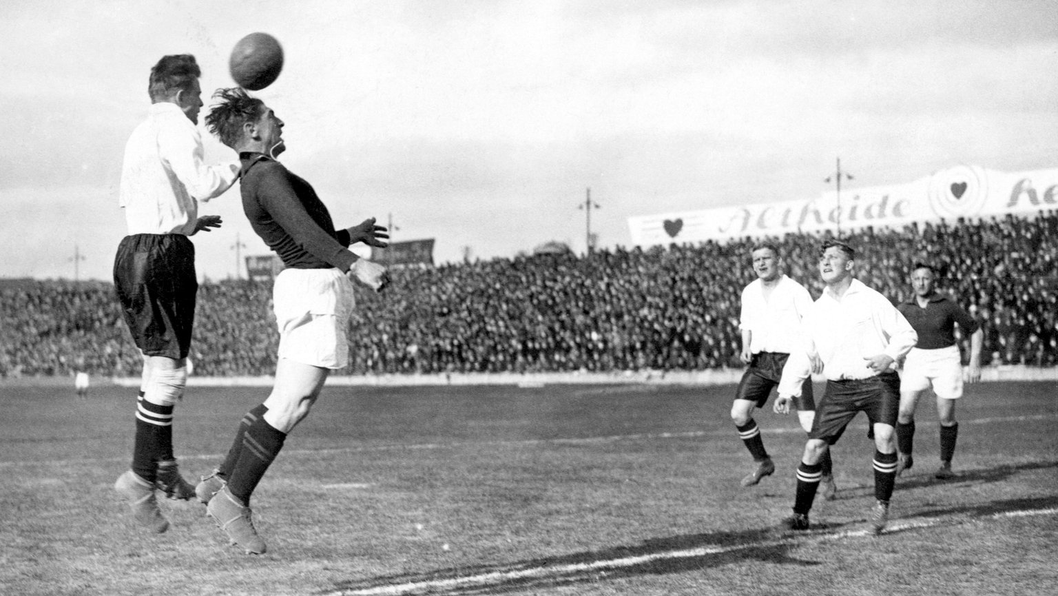 Wo Wurde Der Fußball Erfunden Ur-Geschichte des Fußballs: Ein Blick auf frühere Ballspiele | BR24