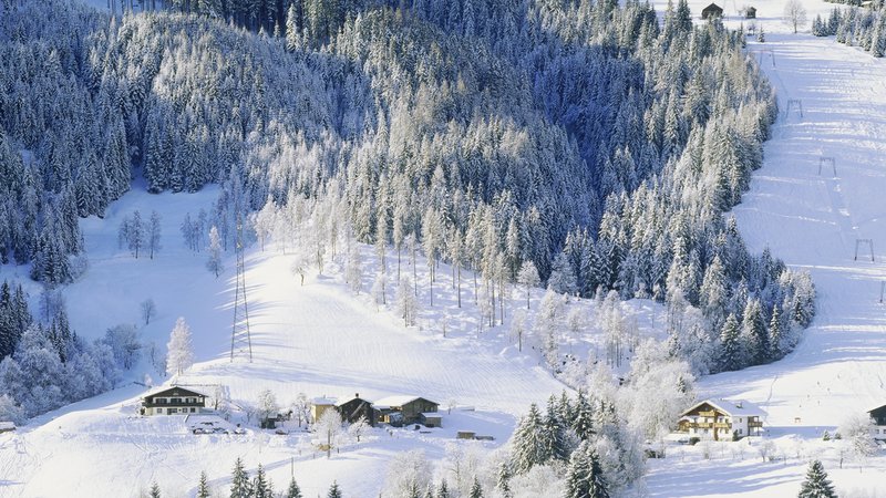 Skipiste im Salzburger Land (Symbolbild) | Bild: picture alliance / Artcolor Skipiste im Salzburger Land (Symbolbild)