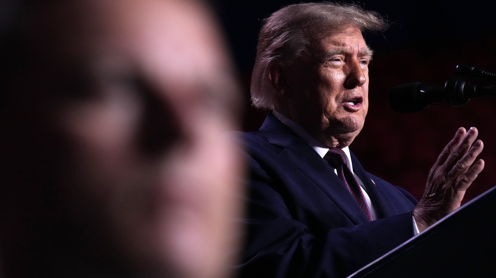 US-Präsident Trump am 2.10.2026 | Bild: picture alliance / AP Photo/Jacquelyn Martin | Jacquelyn Martin US-Präsident Trump am 2.10.2026