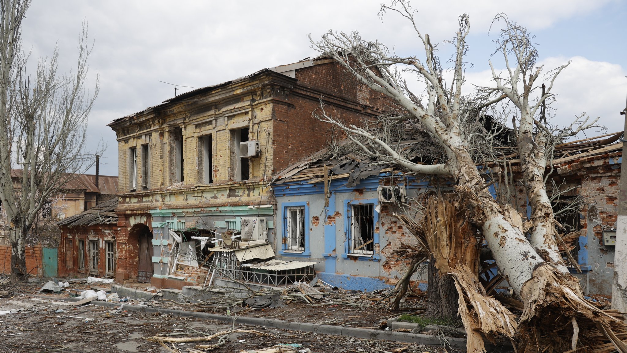 Zerstörte Häuser in Mariupol